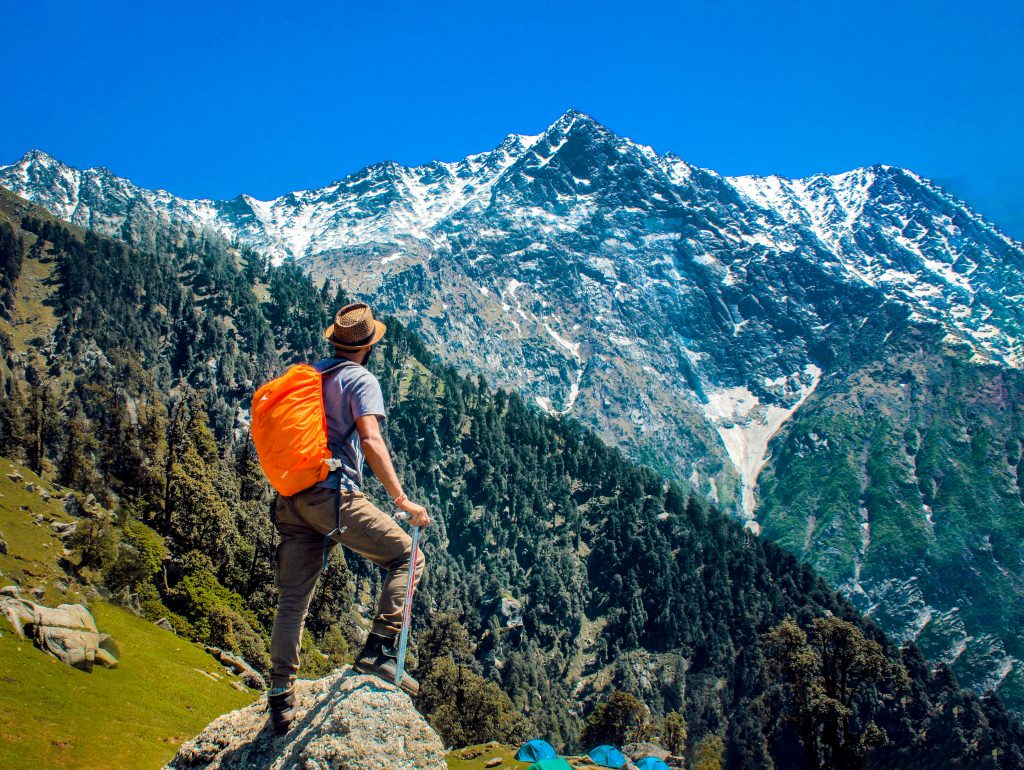 15 Smart Ways to Travel the World on a Budget